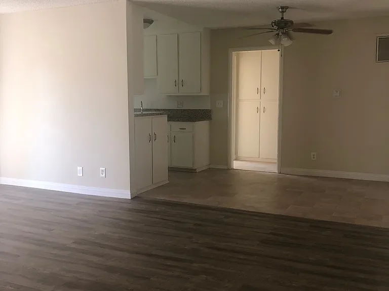 Maison De Michelle Apartments — Photo 10