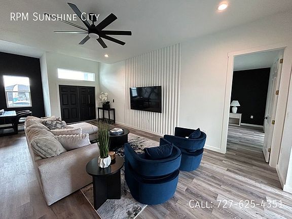 5th image of 328 NW 6th Ave