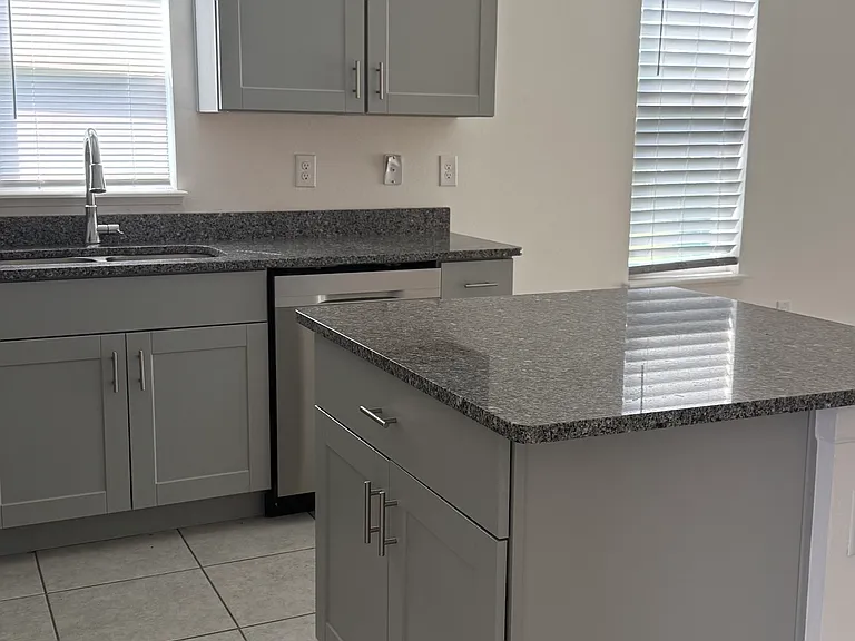 2860 Surf Dr — Photo 10