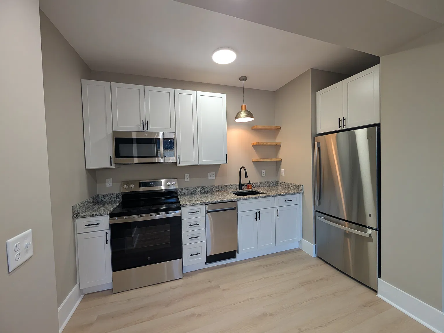 120 Forest Ave — Photo 1