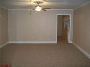 1490 Flicker Dr, Florissant, MO 63031