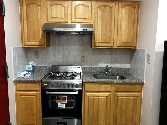 2nd image of 95 Elizabeth St APT 3D