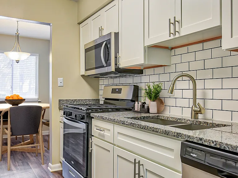 Woodshire Apartments — Photo 23