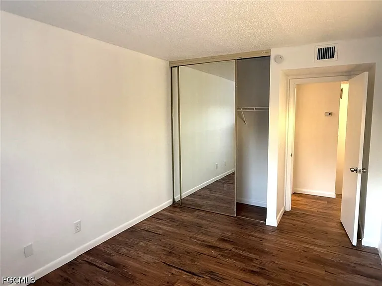 1406 Park Shore Cir #3 — Photo 15