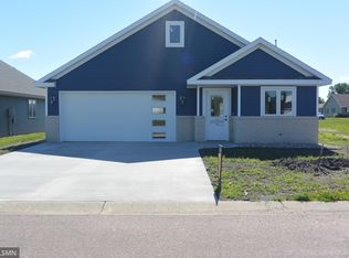 1506 Elsie Dr N, Glencoe, MN 55336