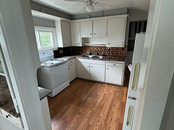 4th image of 1409 N Main Ave