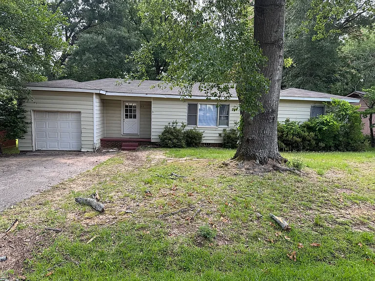 317 E Ann Dr — Photo 2