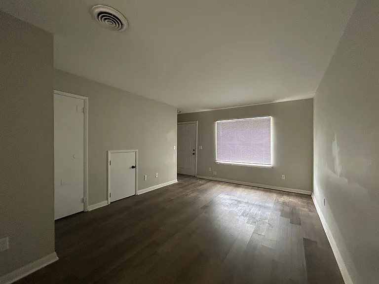 1009 Waring St #1009 — Photo 3