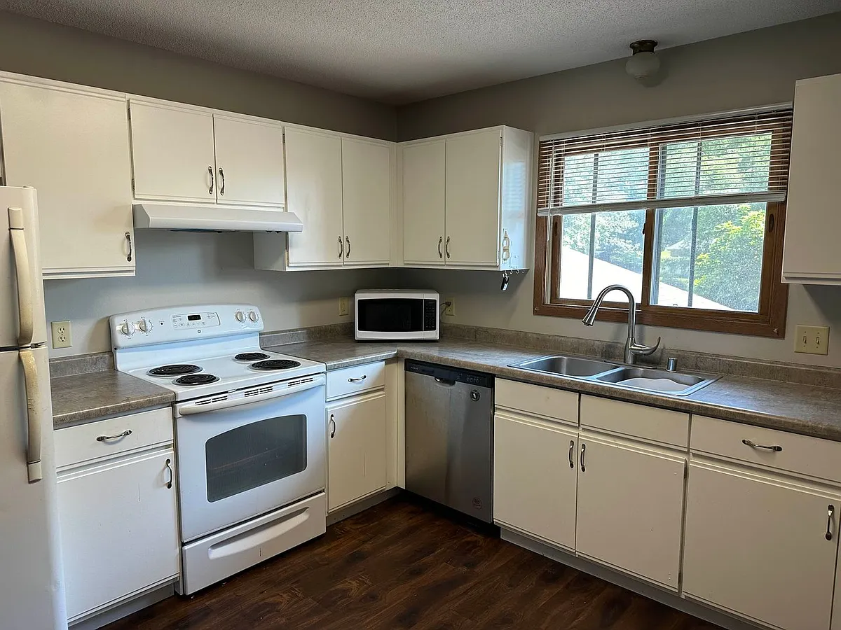 Building Photo - 1204-1226 Devney Dr