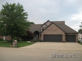 528 Whispering Oaks Dr, Bethalto, IL