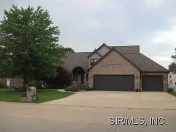 528 Whispering Oaks Dr, Bethalto, IL 62010