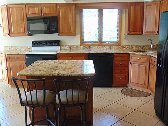 3rd image of 125 Carmella Dr