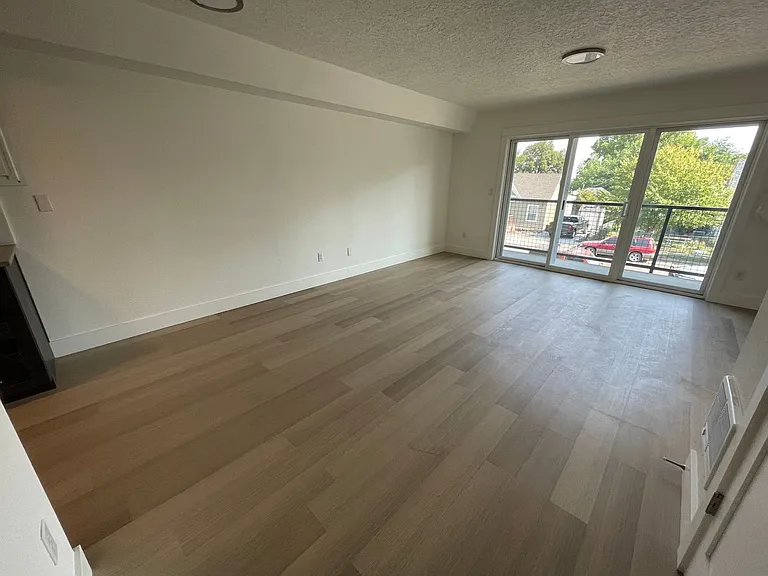 The Courtcrest Apartments — Photo 4