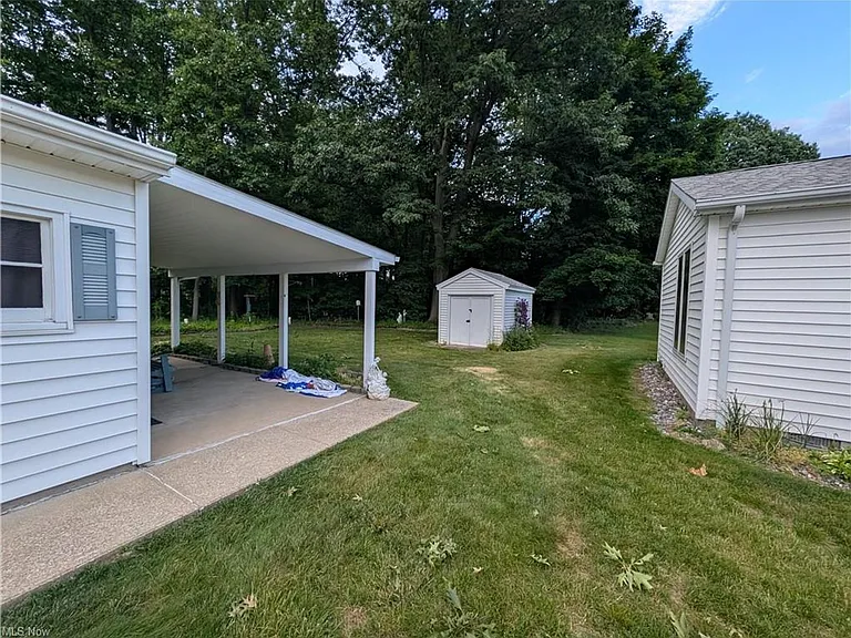2543 Burlingham Dr — Photo 9