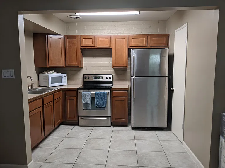 825 W 3rd St #A — Photo 7