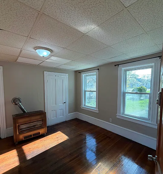 328 336 5th St Unit 1 Fall River Spacious 2 Bedroom in Corky Row Historic District! Great Location — Photo 25