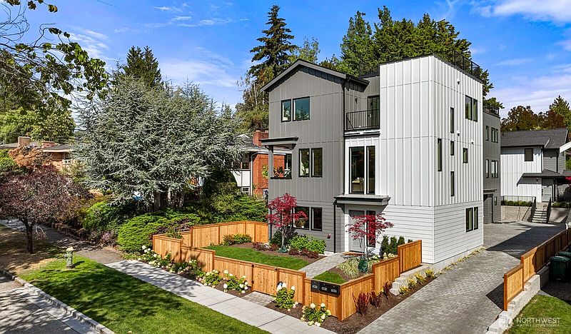 2nd image of 6026 41st Avenue NE
