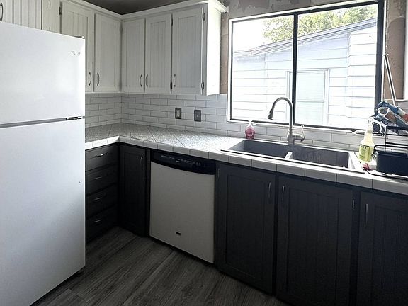 3rd image of 172 Lakeview Dr