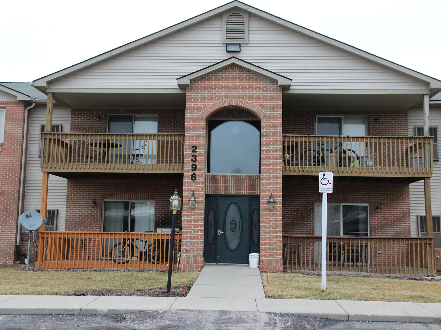 2 bed, 2.0 bath, 1069 sqft, $1,750 — Photo 1