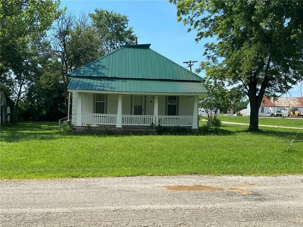 15 E 6th St, Adrian, MO 64720
