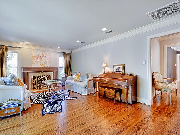 2nd image of 3709 Lenox Dr