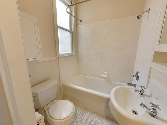 5th image of 1960 Fulton St APT 4