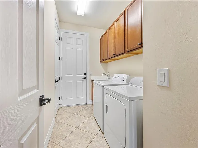 8010 Helena Ct — Photo 10