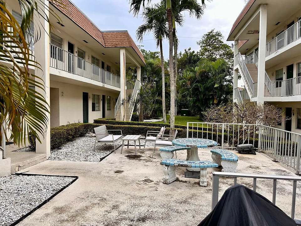 340 NW 19th St #1050