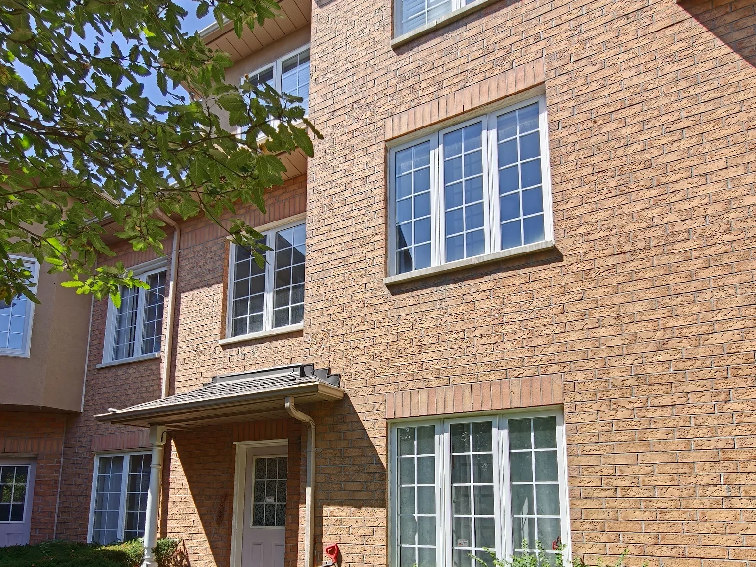 4 bed, $3,980 — Photo 1