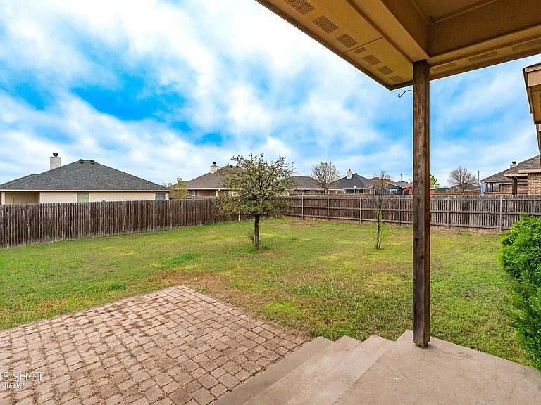 350 Miss Ellie Ln — Photo 37