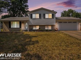 2695 Campbellgate Dr, Waterford, MI 48329