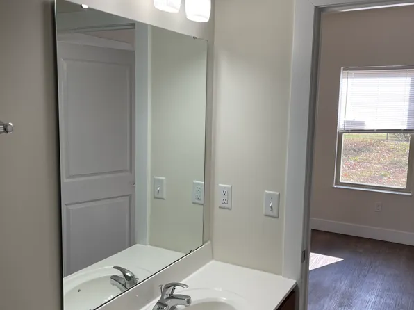 90 Court Yard Ln APT 9, Amelia, OH 45102