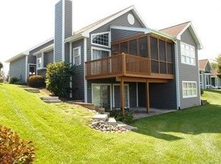 730 Valleyview Ct, Lake Geneva, WI 53147