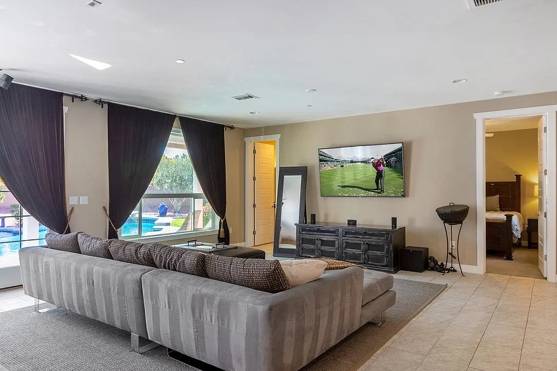 12140 N 76th Ct — Photo 3