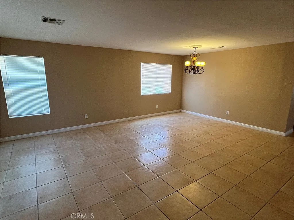 5 bed, 2510 sqft, $3,299 — Photo 3