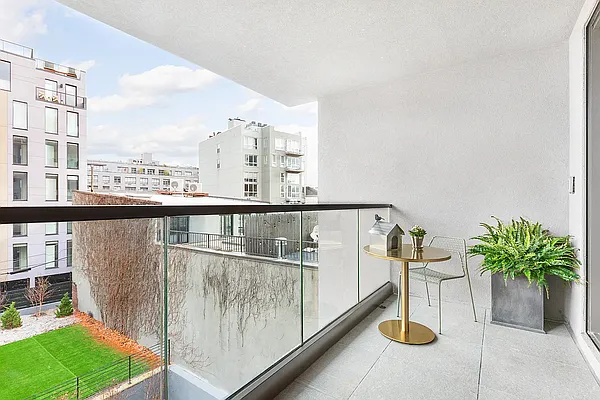 Rented by SERHANT. | media 13