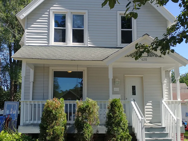 420 S Baker St — Photo 1