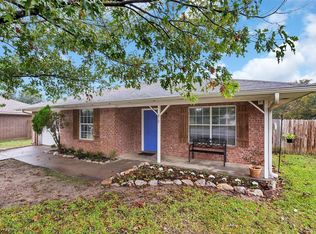 819 Jennifer Ct, Sanger, TX 76266