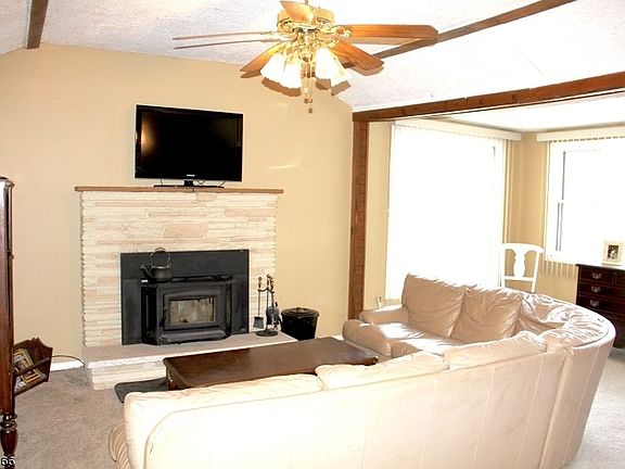 3rd image of 3 Pochuck Dr