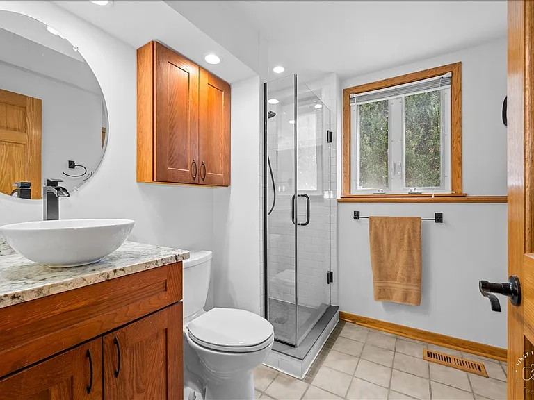 1120 N Brainard St — Photo 11