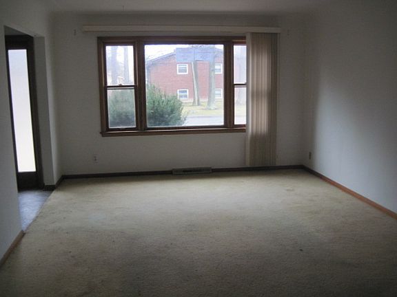 4th image of 3180 Hadley Ave