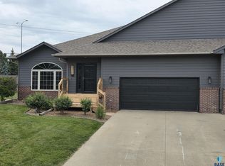 5113 S Saint Andrews Cir, Sioux Falls, SD 57108