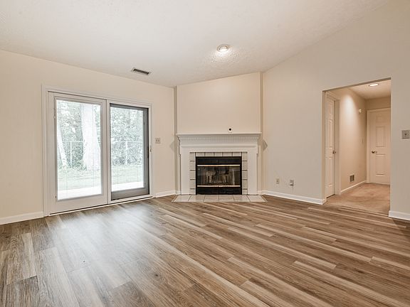 3rd image of 9554 Cadbury Cir