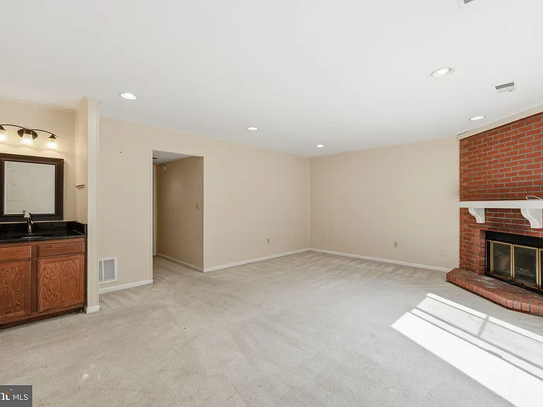6012 Crown Royal Cir — Photo 5