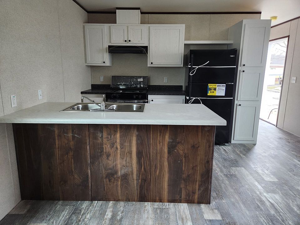 2nd image of 2420 Aberdeen Dr