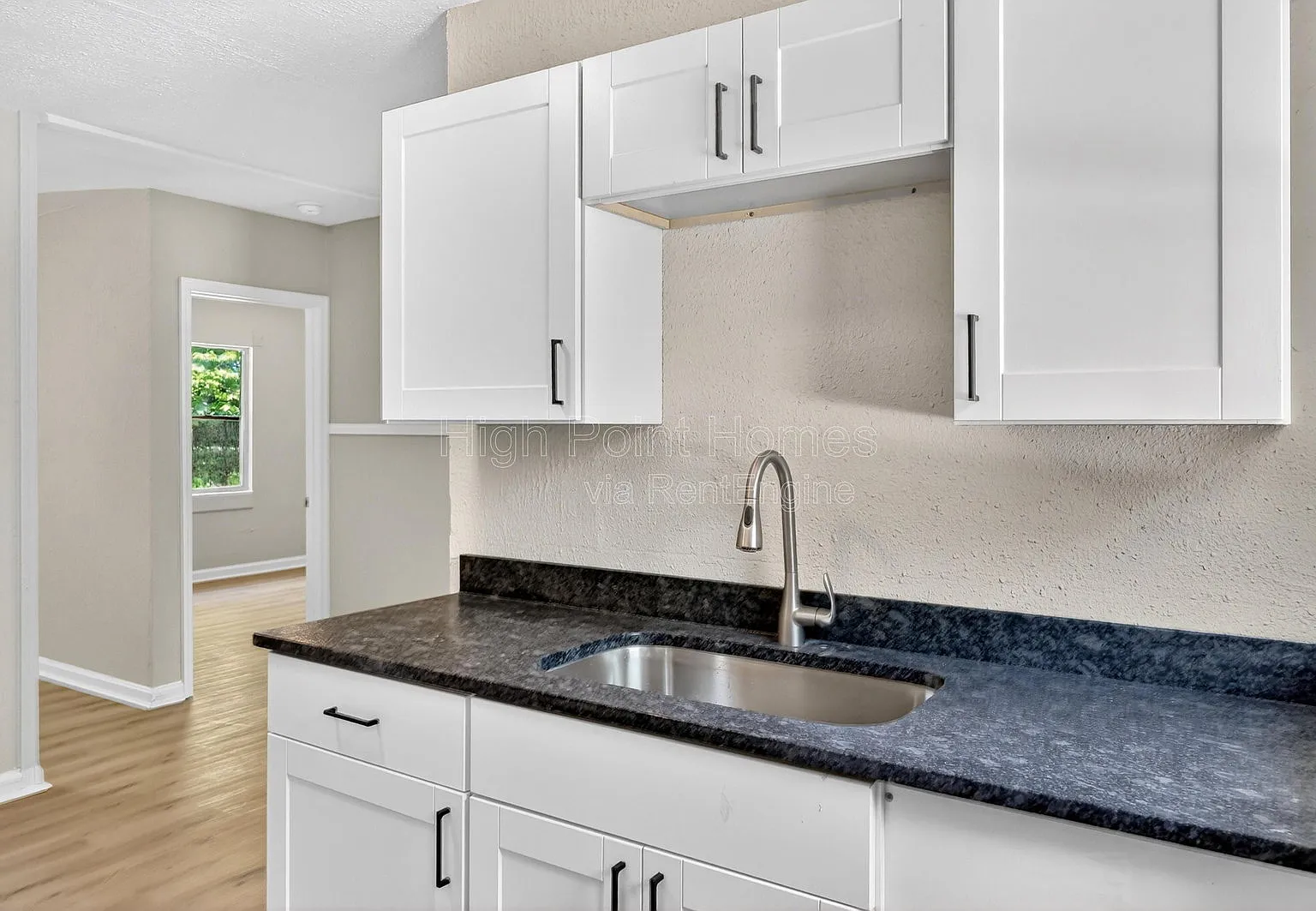 2 bed, 1.0 bath, $899 — Photo 4