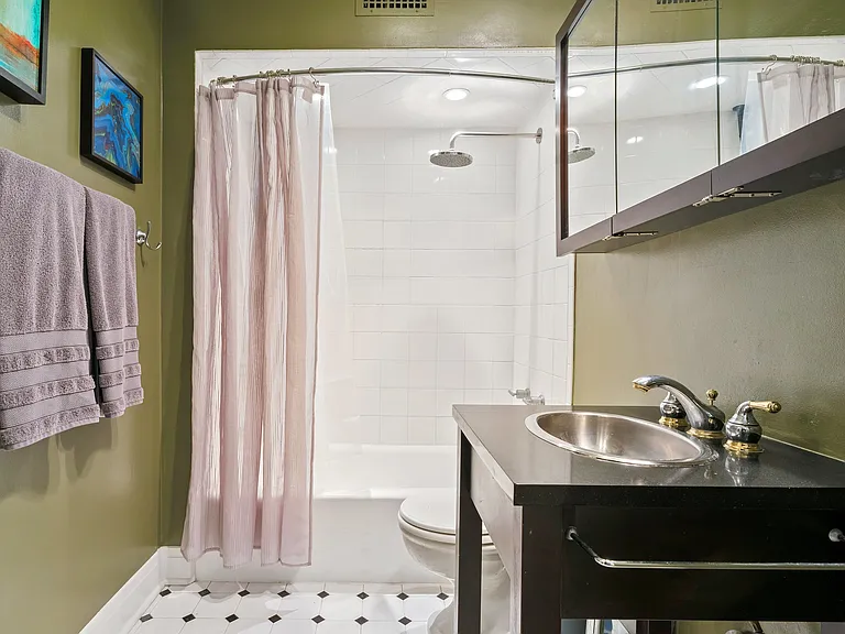70 E Scott St #308 — Photo 21