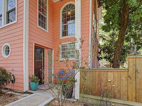 3rd image of 2205 Mission St