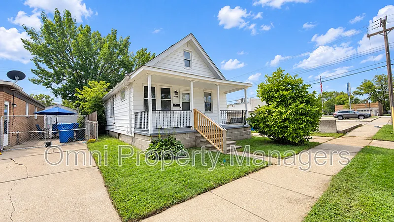 2 bed, 1.0 bath, $1,100 — Photo 3