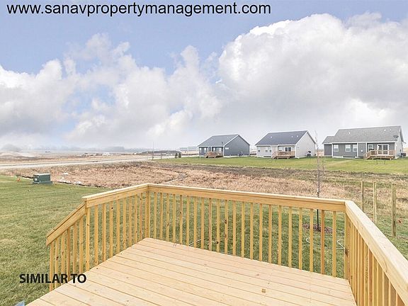 3rd image of 515 NE Vista Ln